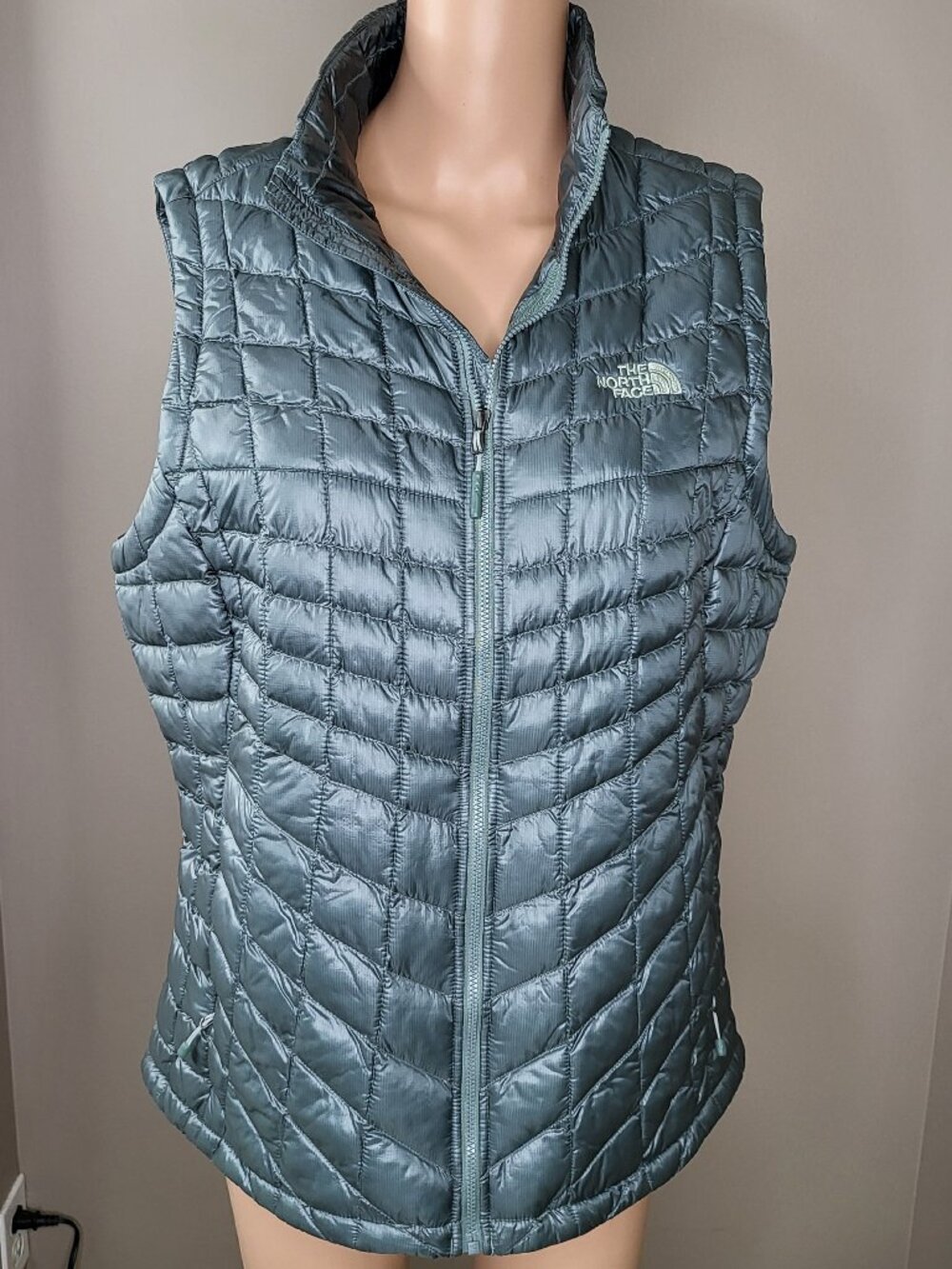 The North Face Women’s L ThermoBall Quilted Puffer Vest Teal Full Zip